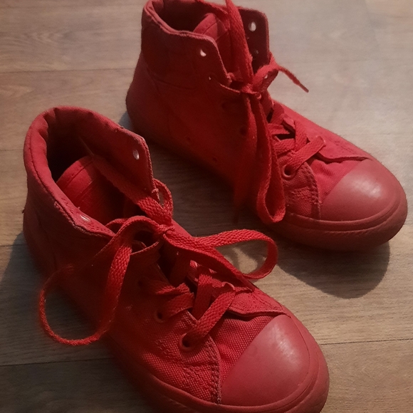 SOLD Converse Red Hightops, Size 1 - Picture 3 of 13